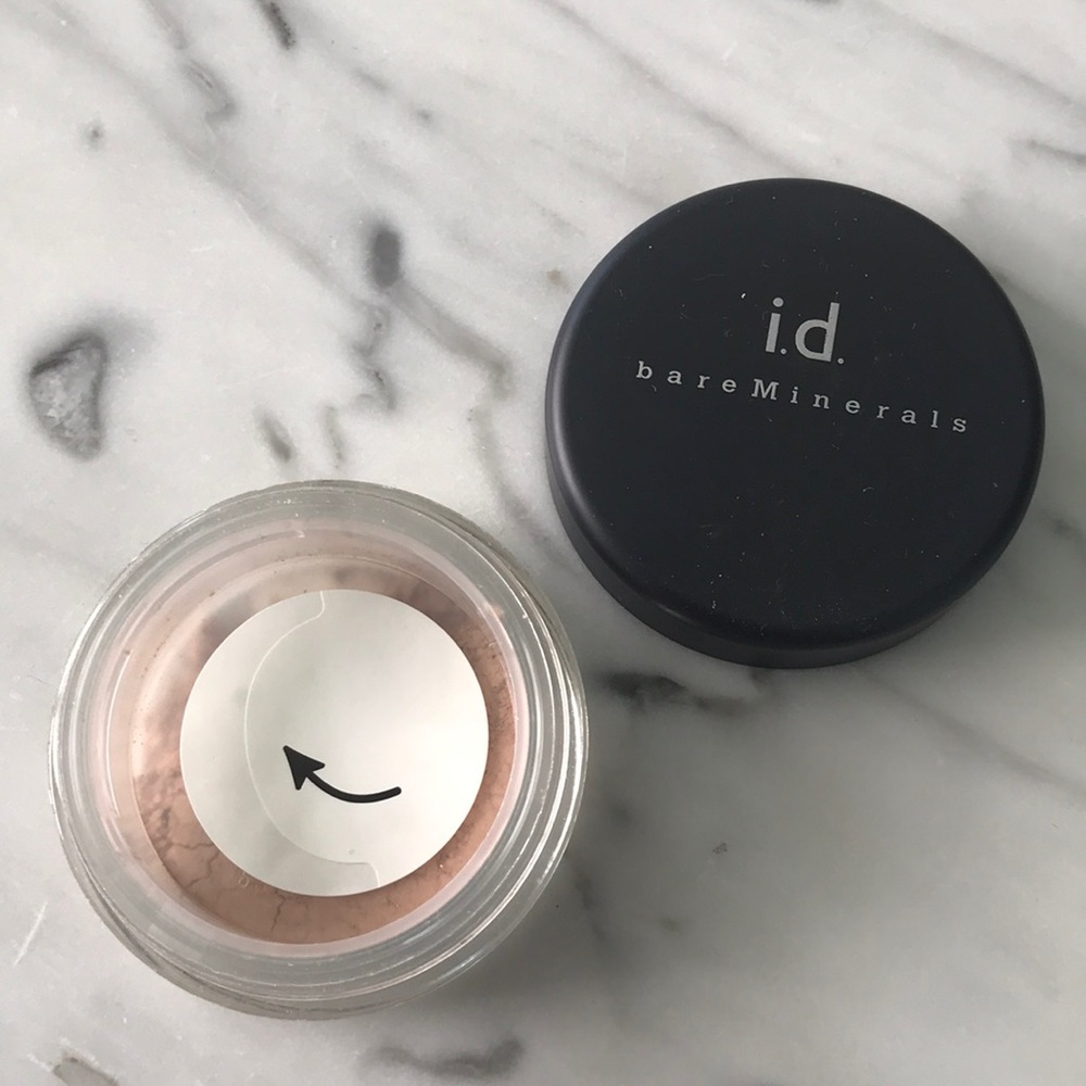 bareMinerals Foundation - 2C Medium (NEW) - Picture 3 of 4
